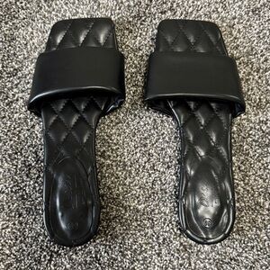 Desai Since 1993 Women’s Black Quilted Slide Sandals Size 39 (8.5)
